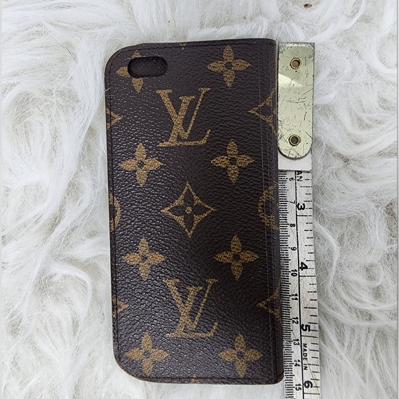 Monogram Canvas IPhone  AccessoryProduct - Picture 3 of 12